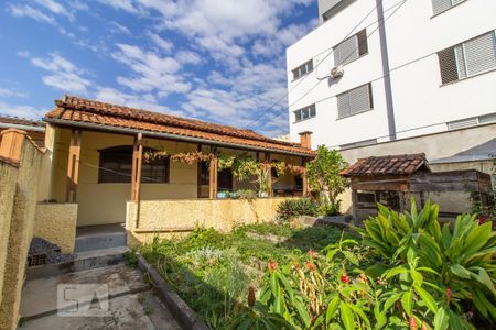 Casa à venda com 400m², 4 quartos e 3 vagas Casa à venda com 400m², 4 quartos e 3 vagasCasa dos Fundos