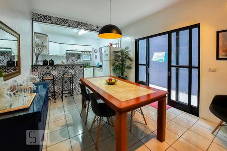 Casa à venda com 145m², 3 quartos e 2 vagas Casa à venda com 145m², 3 quartos e 2 vagasCozinha