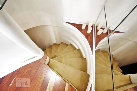 Escadas de apartamento para alugar com 2 quartos, 89m² em Vila Andrade, São Paulo