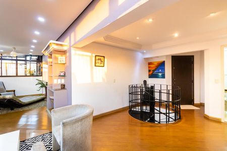 Apartamento à venda com 420m², 3 quartos e 2 vagas Apartamento à venda com 420m², 3 quartos e 2 vagasSala de Leitura e Vídeo