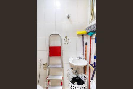 Apartamento à venda com 420m², 3 quartos e 2 vagas Apartamento à venda com 420m², 3 quartos e 2 vagasBanheiro de Serviço