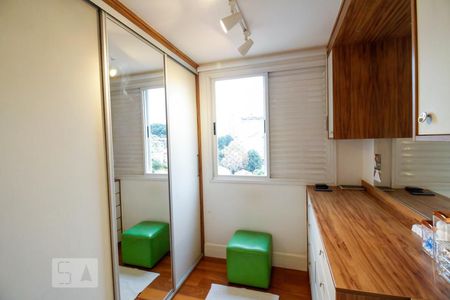 Apartamento à venda com 79m², 2 quartos e 2 vagas Apartamento à venda com 79m², 2 quartos e 2 vagasCloset da suíte