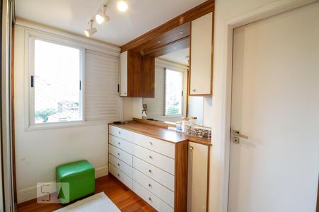 Apartamento à venda com 79m², 2 quartos e 2 vagas Apartamento à venda com 79m², 2 quartos e 2 vagasCloset da suíte