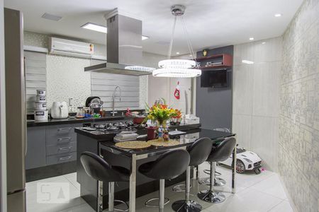 Casa à venda com 13984m², 3 quartos e 2 vagas Casa à venda com 13984m², 3 quartos e 2 vagasCozinha