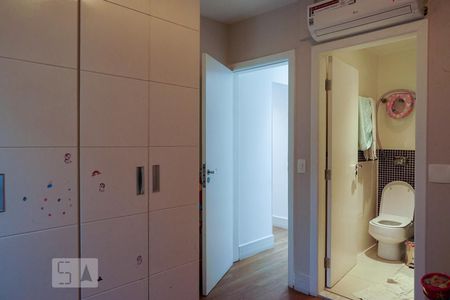 Apartamento à venda com 240m², 4 quartos e 2 vagasSuíte 2