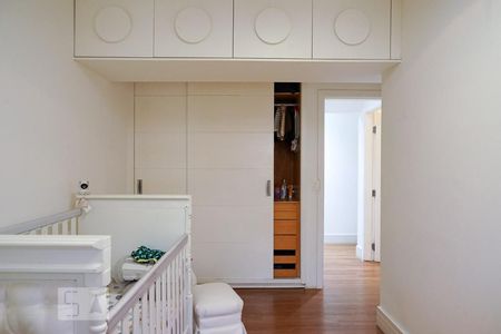 Apartamento à venda com 240m², 4 quartos e 2 vagasQuarto 3 