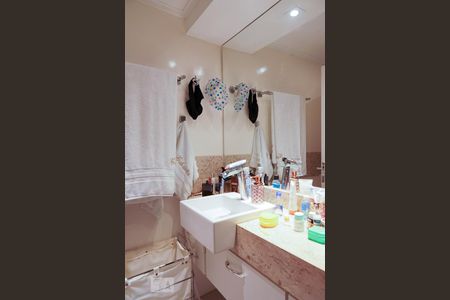 Apartamento à venda com 240m², 4 quartos e 2 vagasBanheiro da Suíte 1