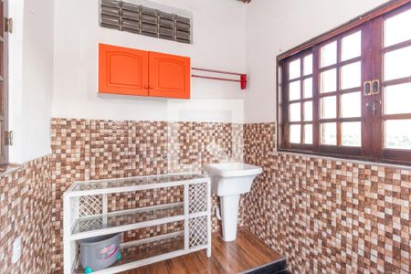 Casa à venda com 180m², 3 quartos e 1 vagaÁrea de Serviço 2