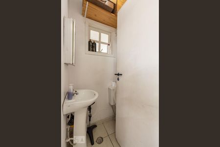 Casa à venda com 246m², 4 quartos e 2 vagas Casa à venda com 246m², 4 quartos e 2 vagasLavabo 2