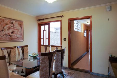 Casa à venda com 200m², 3 quartos e 2 vagas Casa à venda com 200m², 3 quartos e 2 vagasSala de Jantar