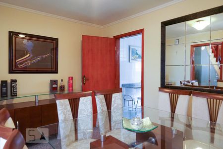 Casa à venda com 200m², 3 quartos e 2 vagas Casa à venda com 200m², 3 quartos e 2 vagasSala de Jantar