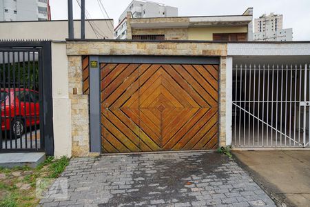 Casa à venda com 200m², 3 quartos e 2 vagas Casa à venda com 200m², 3 quartos e 2 vagasFachada