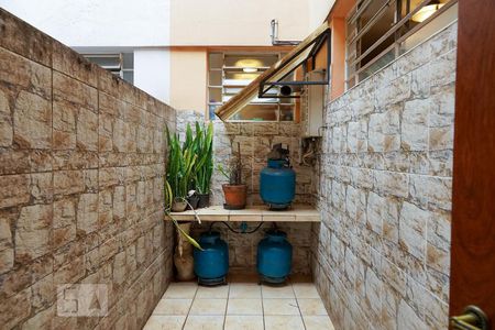 Casa à venda com 200m², 3 quartos e 2 vagas Casa à venda com 200m², 3 quartos e 2 vagasQuintal