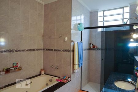 Casa à venda com 200m², 3 quartos e 2 vagas Casa à venda com 200m², 3 quartos e 2 vagasBanheiro da Suíte 1