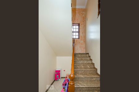 Casa para alugar com 300m², 4 quartos e 3 vagasEscada