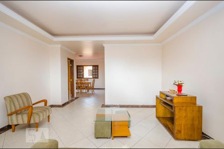 Casa para alugar com 300m², 4 quartos e 3 vagasSala