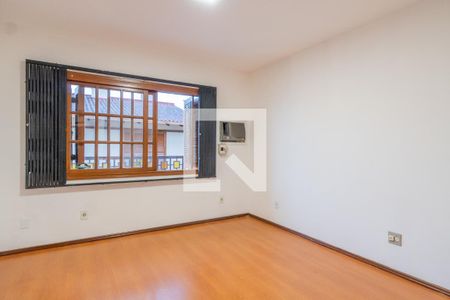 Casa à venda com 356m², 5 quartos e 4 vagas Casa à venda com 356m², 5 quartos e 4 vagasQuarto 4