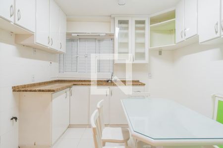 Casa à venda com 356m², 5 quartos e 4 vagas Casa à venda com 356m², 5 quartos e 4 vagasCozinha