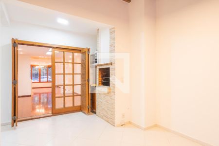 Casa à venda com 356m², 5 quartos e 4 vagas Casa à venda com 356m², 5 quartos e 4 vagasÁrea comum