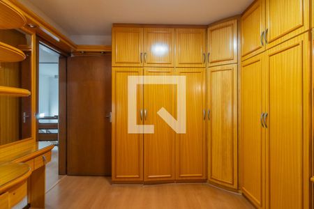 Casa à venda com 356m², 5 quartos e 4 vagas Casa à venda com 356m², 5 quartos e 4 vagasQuarto 2