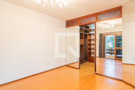 Casa à venda com 356m², 5 quartos e 4 vagas Casa à venda com 356m², 5 quartos e 4 vagasQuarto 3 - Suíte