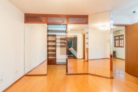 Casa à venda com 356m², 5 quartos e 4 vagas Casa à venda com 356m², 5 quartos e 4 vagasQuarto 3 - Suíte