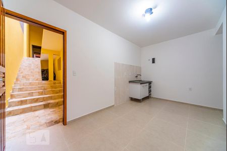 Sala e Cozinha  de casa para alugar com 2 quartos, 50m² em Vila Pires, Santo André