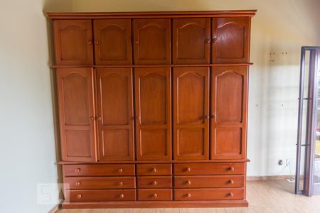 Casa à venda com 115m², 3 quartos e 2 vagasSuíte detalhe armário