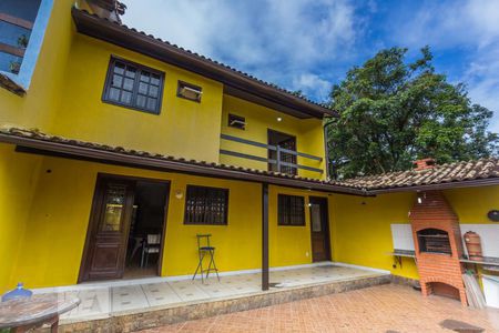 Casa à venda com 115m², 3 quartos e 2 vagasFachada
