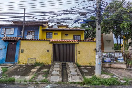 Casa à venda com 115m², 3 quartos e 2 vagasFachada