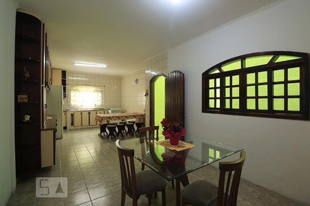 Casa à venda com 177m², 3 quartos e 2 vagasCozinha