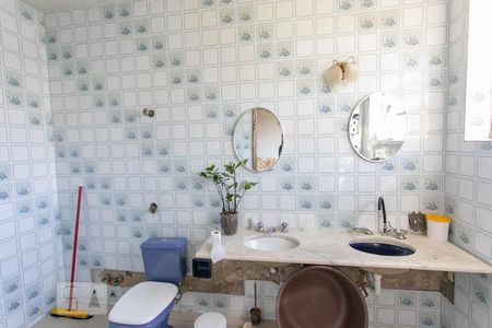 Casa à venda com 480m², 4 quartos e 12 vagas Casa à venda com 480m², 4 quartos e 12 vagasBanheiro Suite