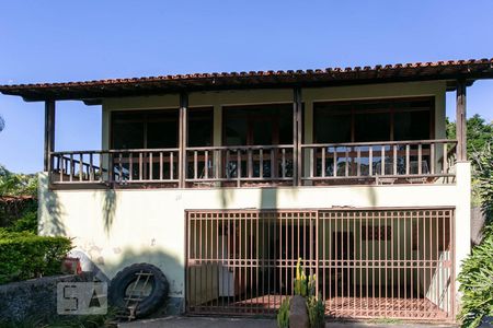 Casa à venda com 480m², 4 quartos e 12 vagas Casa à venda com 480m², 4 quartos e 12 vagasFachada