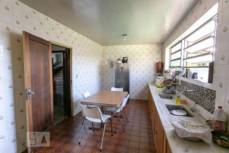 Casa à venda com 480m², 4 quartos e 12 vagas Casa à venda com 480m², 4 quartos e 12 vagasCozinha