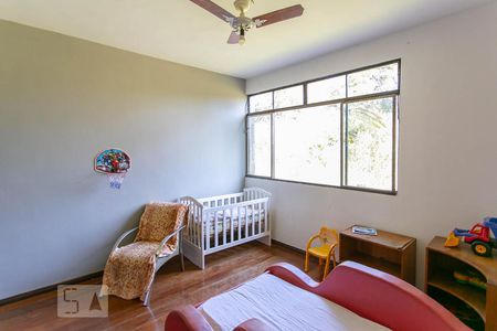 Casa à venda com 480m², 4 quartos e 12 vagas Casa à venda com 480m², 4 quartos e 12 vagasQuarto 1