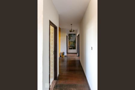 Casa à venda com 480m², 4 quartos e 12 vagas Casa à venda com 480m², 4 quartos e 12 vagasCorredor