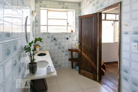 Casa à venda com 480m², 4 quartos e 12 vagas Casa à venda com 480m², 4 quartos e 12 vagasBanheiro Suite