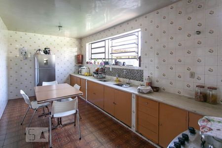 Casa à venda com 480m², 4 quartos e 12 vagas Casa à venda com 480m², 4 quartos e 12 vagasCozinha