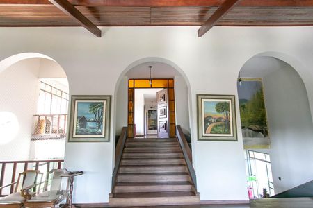 Casa à venda com 480m², 4 quartos e 12 vagas Casa à venda com 480m², 4 quartos e 12 vagasSala