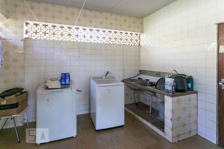 Casa à venda com 480m², 4 quartos e 12 vagas Casa à venda com 480m², 4 quartos e 12 vagasÁrea de Serviço