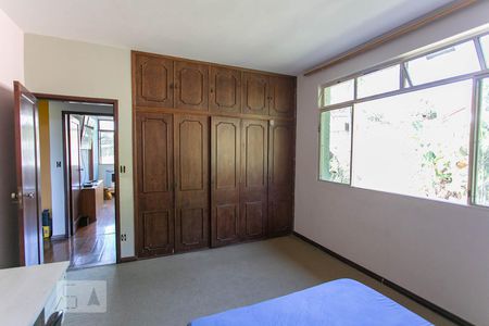 Casa à venda com 480m², 4 quartos e 12 vagas Casa à venda com 480m², 4 quartos e 12 vagasQuarto 2