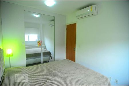 Casa de condomínio à venda com 64m², 2 quartos e 2 vagasQuarto