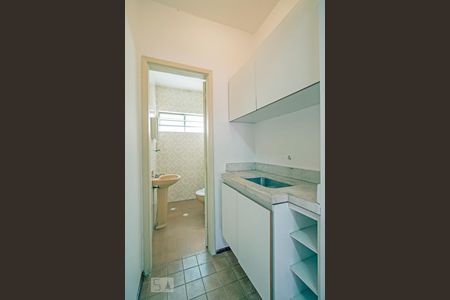 Casa à venda com 342m², 3 quartos e 2 vagasCozinha e Banheiro do Salão 2