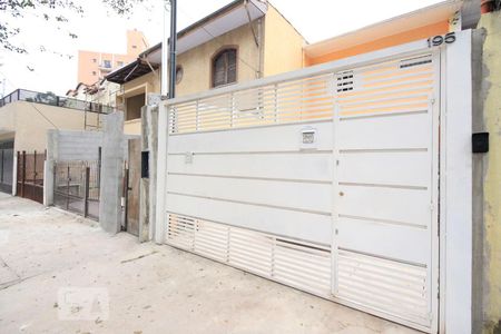Casa à venda com 145m², 3 quartos e 4 vagas Casa à venda com 145m², 3 quartos e 4 vagasFachada