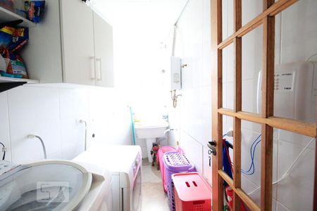 Casa à venda com 145m², 3 quartos e 4 vagas Casa à venda com 145m², 3 quartos e 4 vagasLavanderia