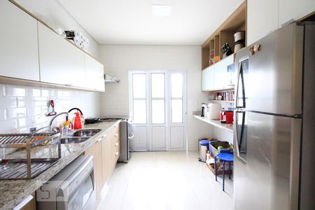 Casa à venda com 145m², 3 quartos e 4 vagas Casa à venda com 145m², 3 quartos e 4 vagasCozinha