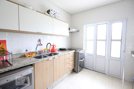 Casa à venda com 145m², 3 quartos e 4 vagas Casa à venda com 145m², 3 quartos e 4 vagasCozinha