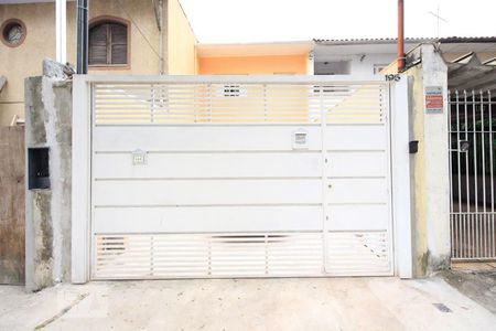 Casa à venda com 145m², 3 quartos e 4 vagas Casa à venda com 145m², 3 quartos e 4 vagasFachada