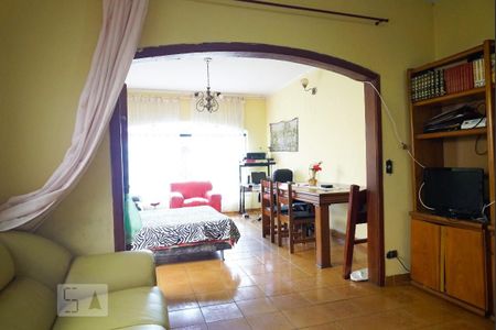 Casa à venda com 250m², 3 quartos e 6 vagasSala de TV