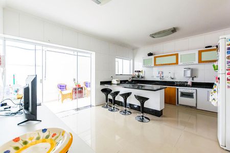 Casa à venda com 336m², 5 quartos e 3 vagasCozinha